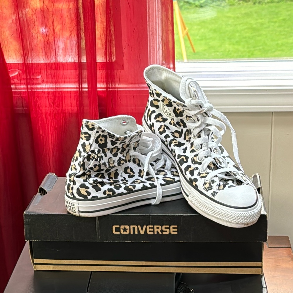 Converse Women’s High top tennis shoes
